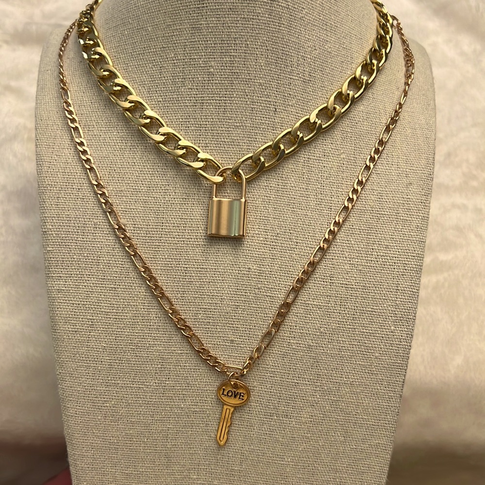 Unbranded Gold Lock and Key Necklace Set